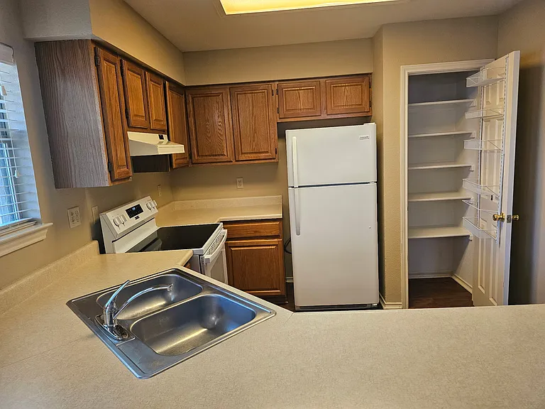 882 Garden Cir — Photo 11
