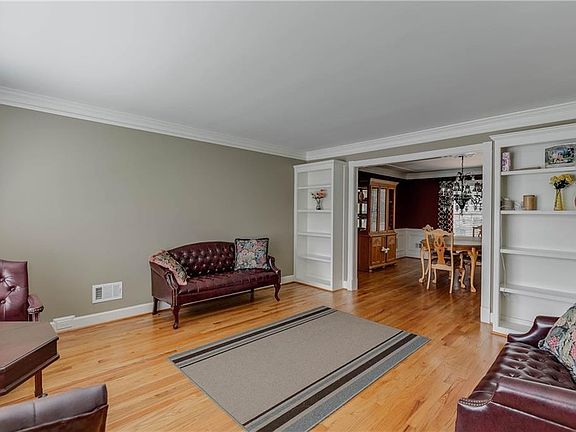 2nd image of 2125 Parliament Dr