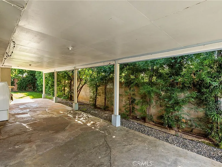 526 N Emerald Dr — Photo 38