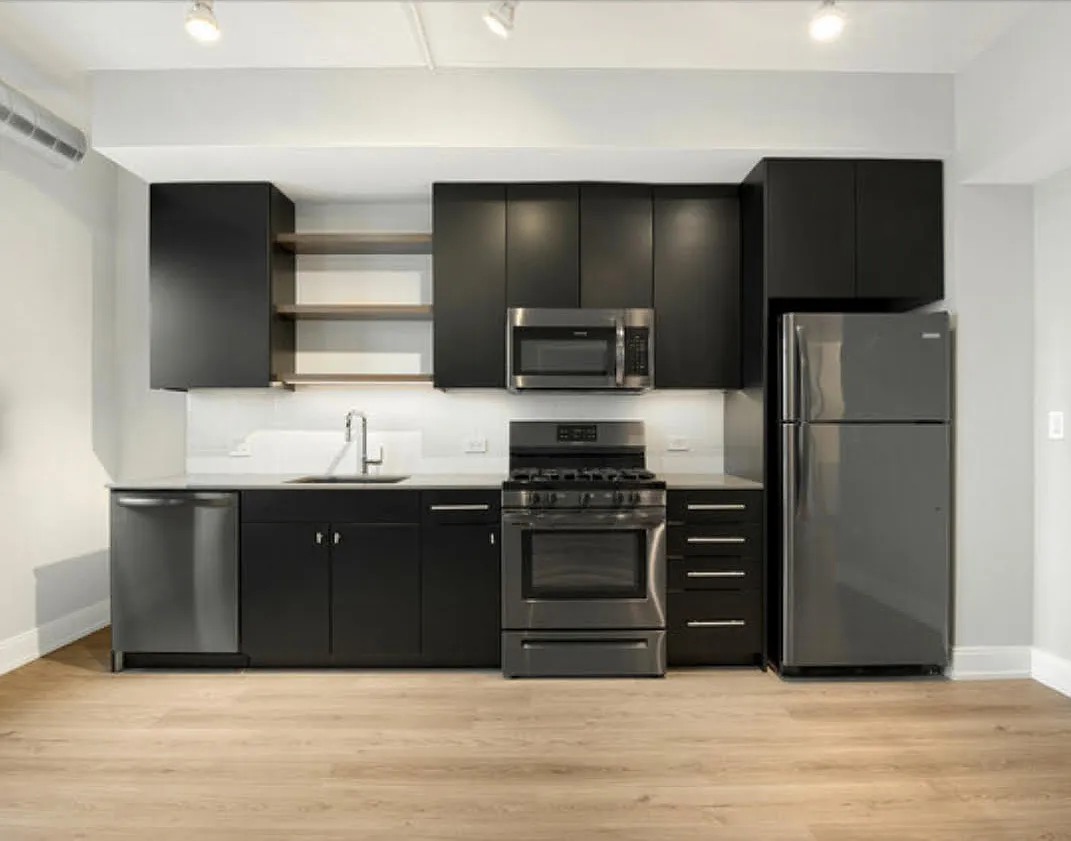 1 bed, 698 sqft, $2,600 — Photo 2