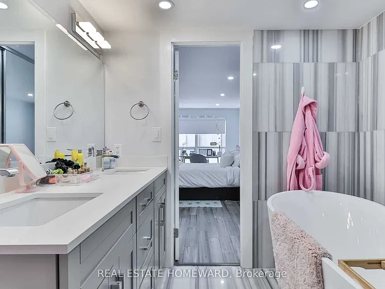 7 Carlton St #406 — Photo 26