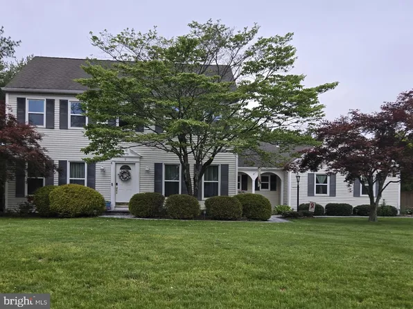 9 Paddock Dr, Lawrence Township, NJ 08648