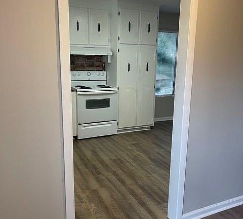2nd image of 1198 McArthur Dr