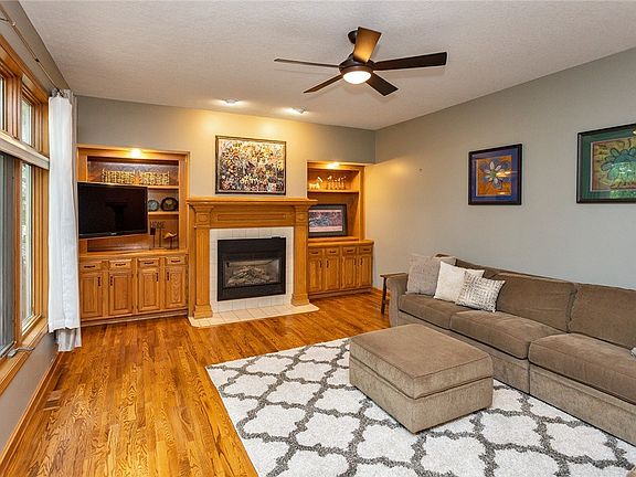 2nd image of 9418 Oakwood Dr