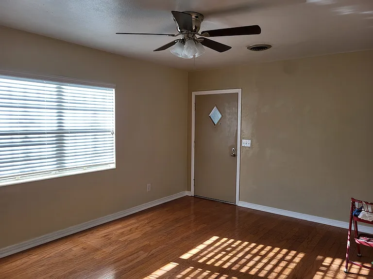 10815 N Edison Ave — Photo 6