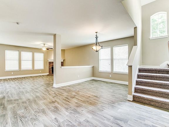 4th image of 2117 Arthur St