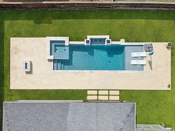 3rd image of 2713 Maverick Way