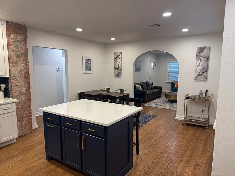 1233 NE 14th St — Photo 9