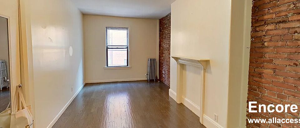 2nd image of 270 Newbury St #14