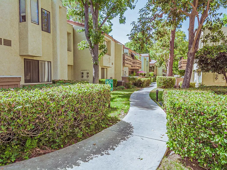 22840 Hilton Head Dr #127 — Photo 40
