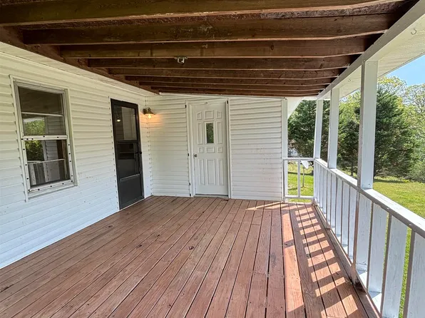 471 Hillcrest St, Selmer, TN 38375