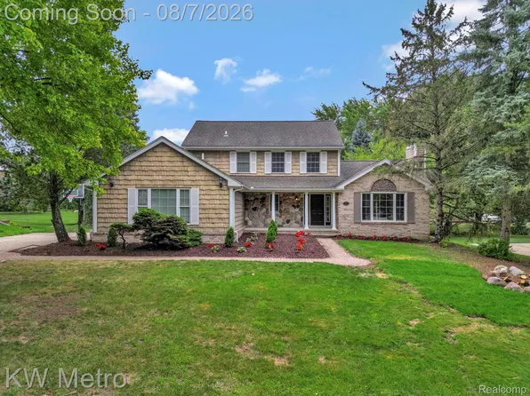 1197 Kinlock Dr, Troy, MI 48098
