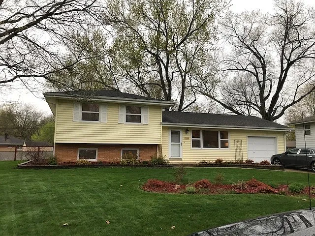 19200 Haviland Dr photo 1