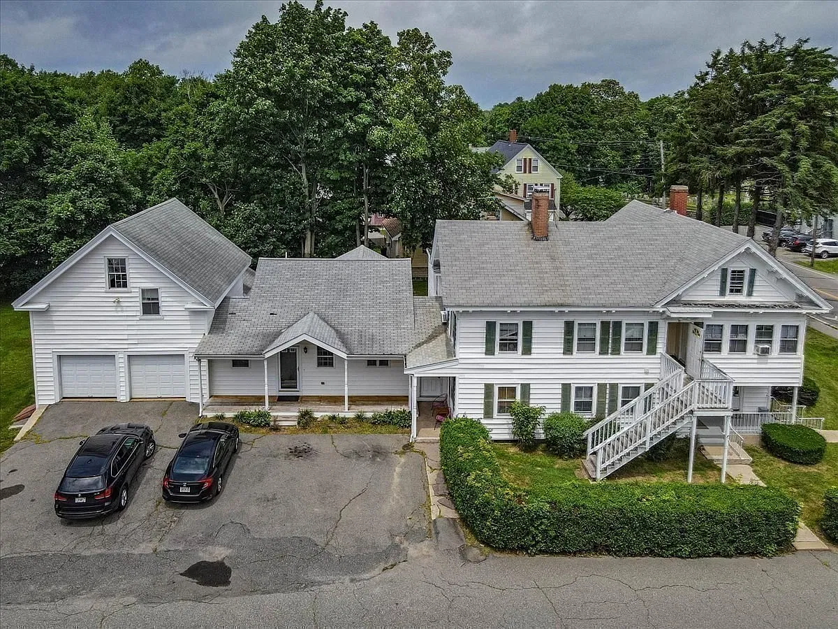 3 bed, 1.0 bath, 1200 sqft, $3,000 — Photo 2