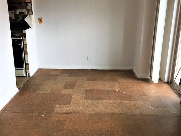 3rd image of 2915 W 5th St APT 10H