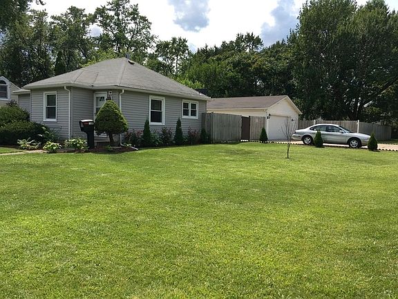 4th image of 2058 Emerson Ave