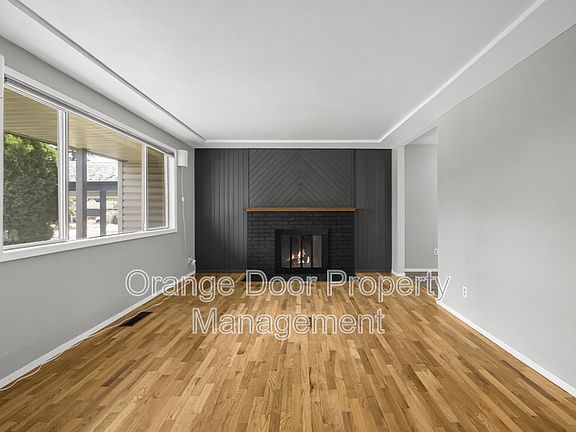 4th image of 1611 Wheeler St S #1