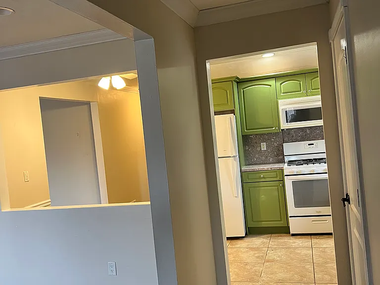 120 Thomas St #1 — Photo 2