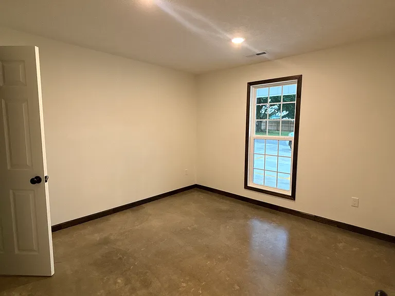 1581 White Plains Rd #B — Photo 6