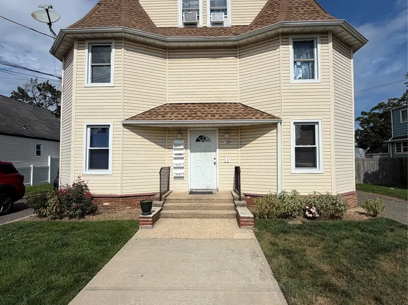 10 Fiske Pl, Uniondale, NY 11553
