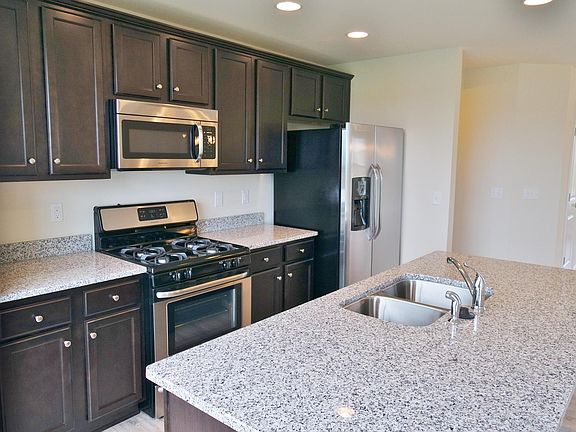 2nd image of 48 Niblick Sq