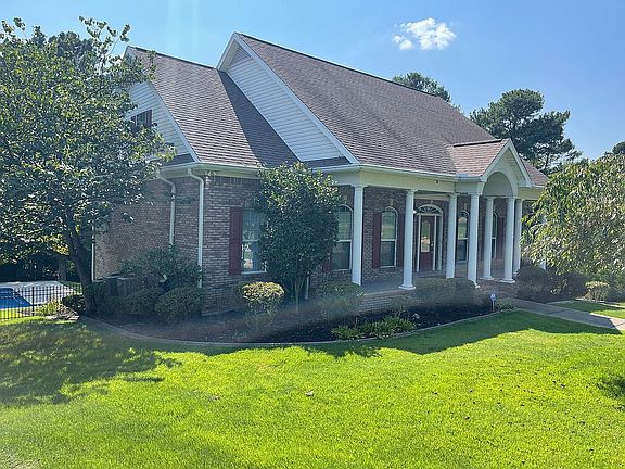 3rd image of 1674 Saint Andrews Dr