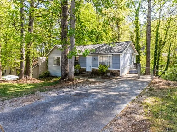 5350 Nathan Dr NW, Lilburn, GA 30047