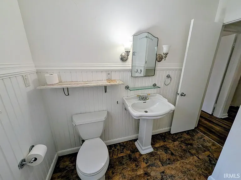 636 W University Ave — Photo 14