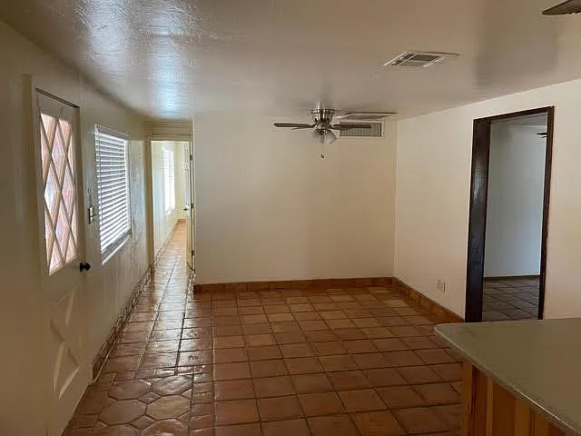 4 bed, 2016 sqft, $2,650 — Photo 4