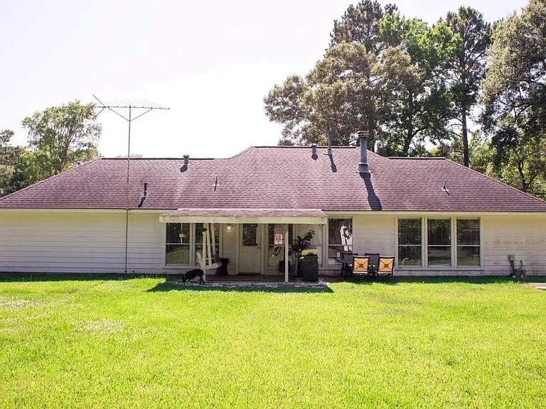 810 Shadberry Dr — Photo 17