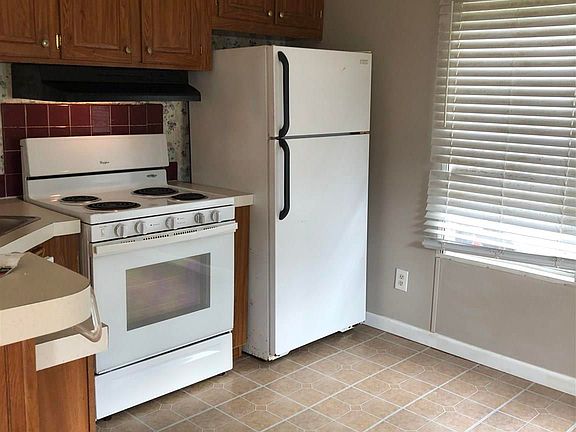 3rd image of 1032 W Hope Dr