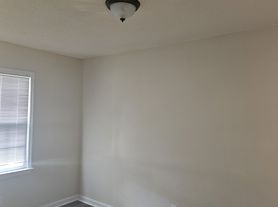 1018 Wolf St, Savannah, GA