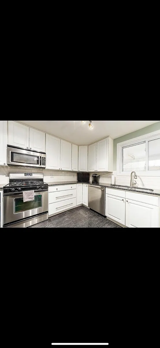 Kitchen - 1003 Michigan Ave