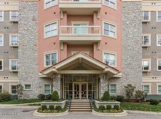 1409 Mockingbird Terrace Dr UNIT 101, Louisville, KY 40207