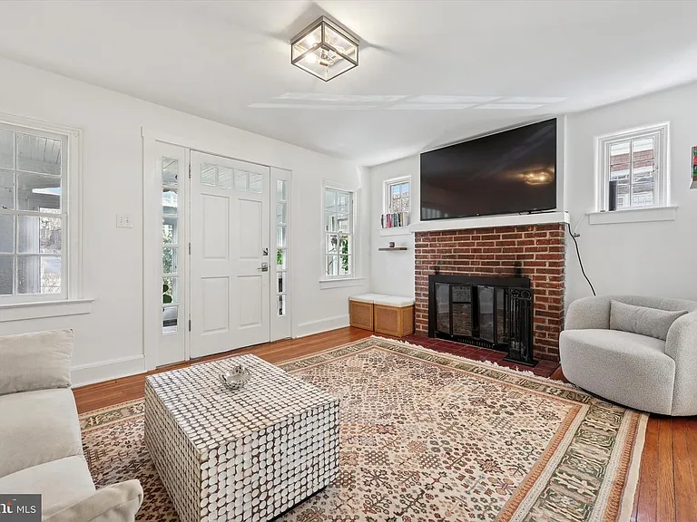 232 Forrest Ave — Photo 15