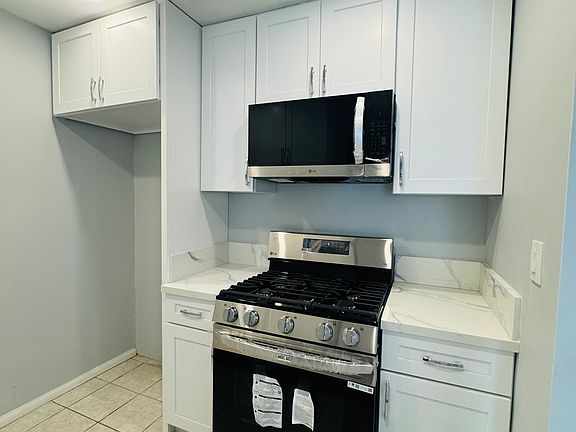 5th image of 18620 Hatteras St Unit 153