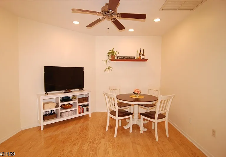 124 E Main St #209 — Photo 5