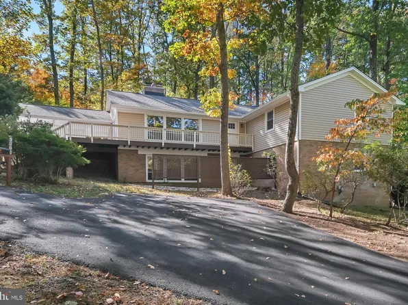 6829 Cherry Ln, Annandale, VA 22003