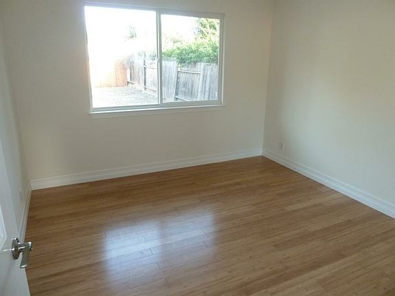 5th image of 913 Orchard Ln