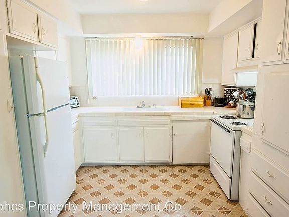 5th image of 14677 Rayen St APT 09