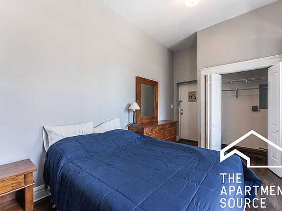 5th image of 648 N Damen Ave #2F
