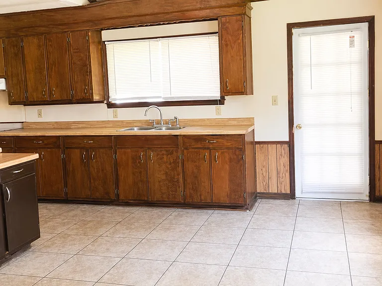 127 Lea Cir — Photo 7