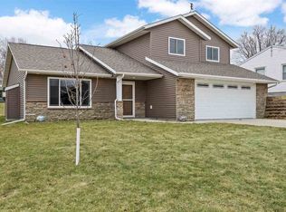 217 Parkview Dr, Tipton, IA 52772