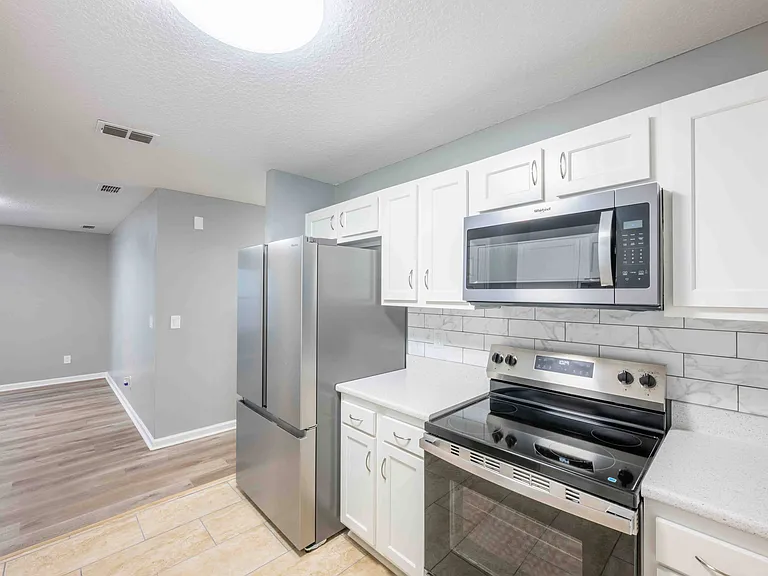 8205 Berry Ave — Photo 2