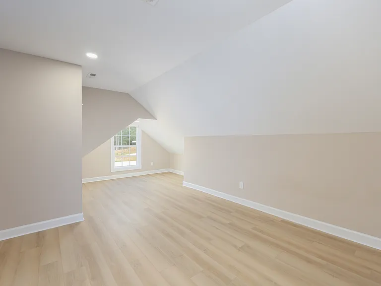 518 Woods Dr — Photo 3