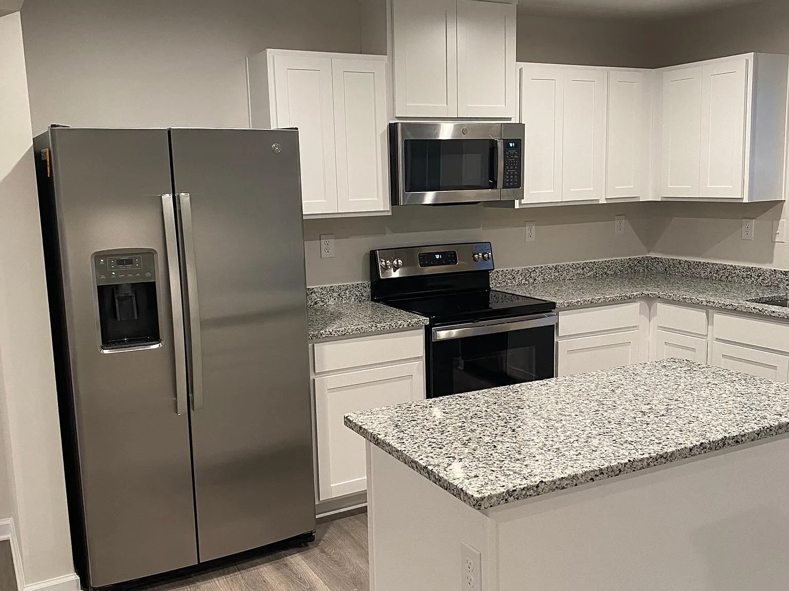 3 bed, 1556 sqft, $2,795 — Photo 3