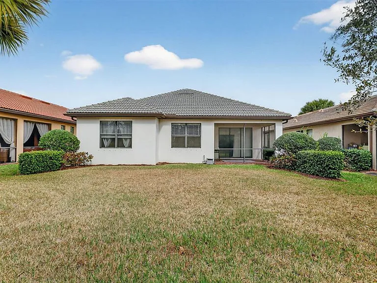 540 SE Monet Dr — Photo 12