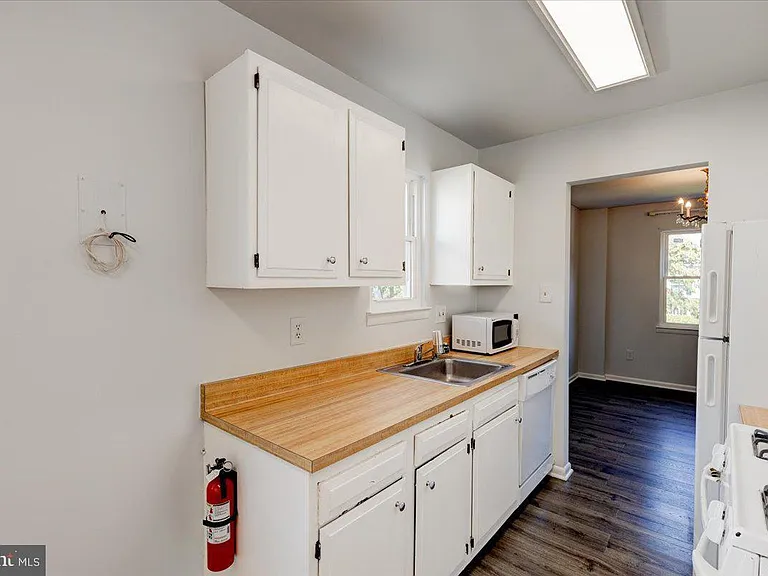 6th Pl NE — Photo 13