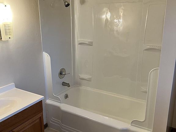 5th image of 207 N Elm St Unit 2