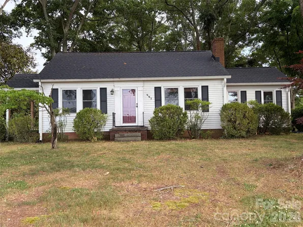 447 Elam Rd, Belwood, NC 28090